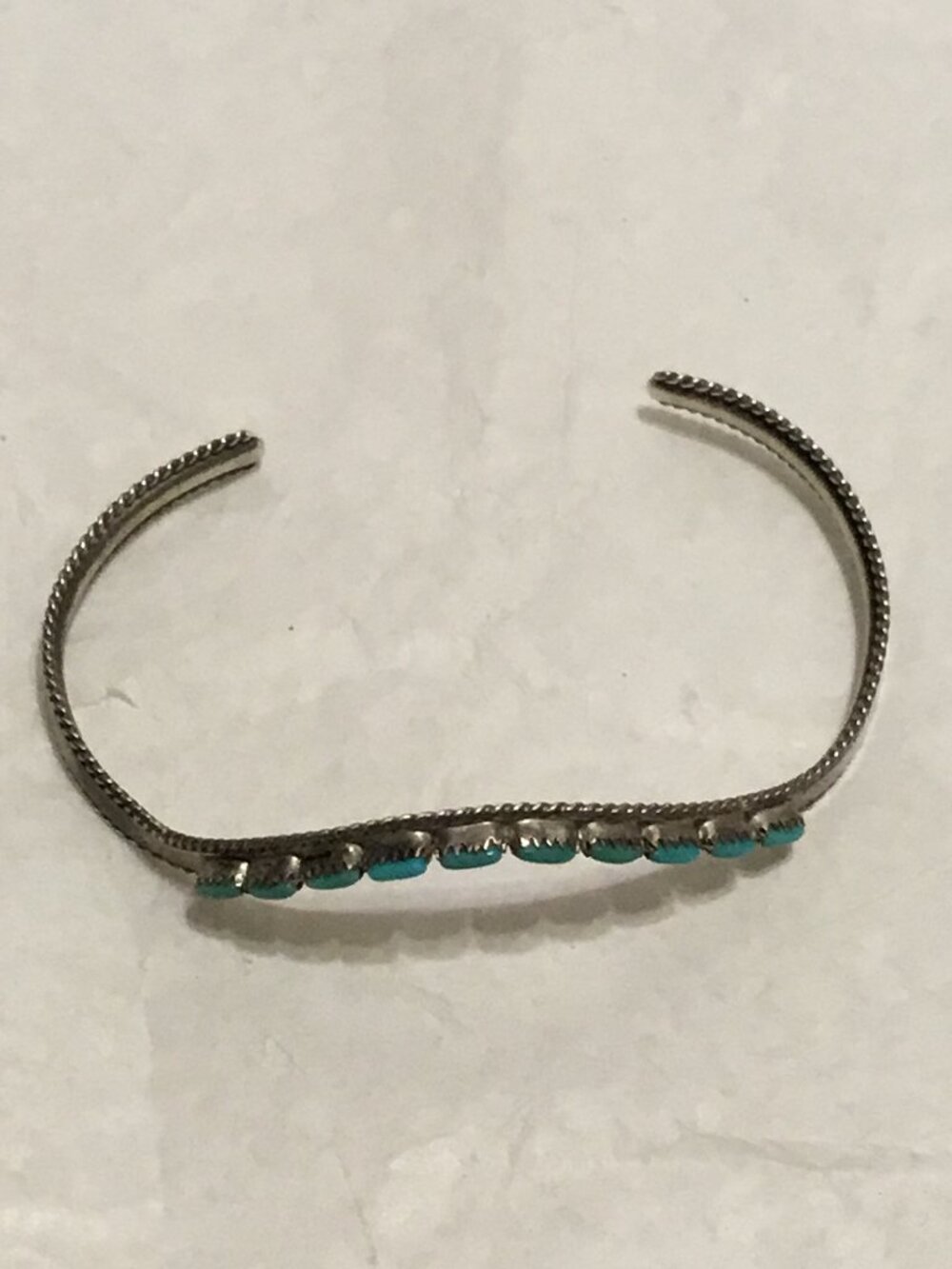 Fabulous sterling silver and turquoise cuff bracelet - Navaho?? - Picture 3 of 10